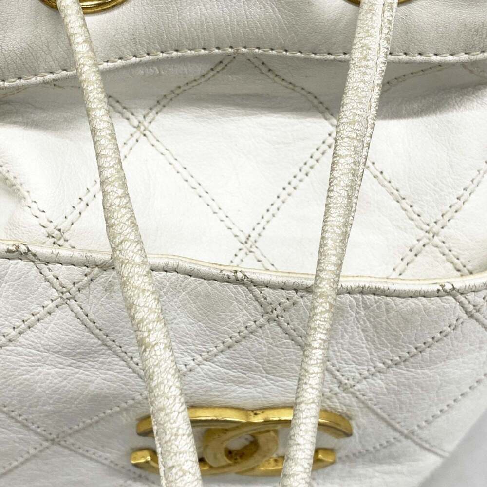 CHANEL White Leather Shoulder Bag - Picture 11 of 15